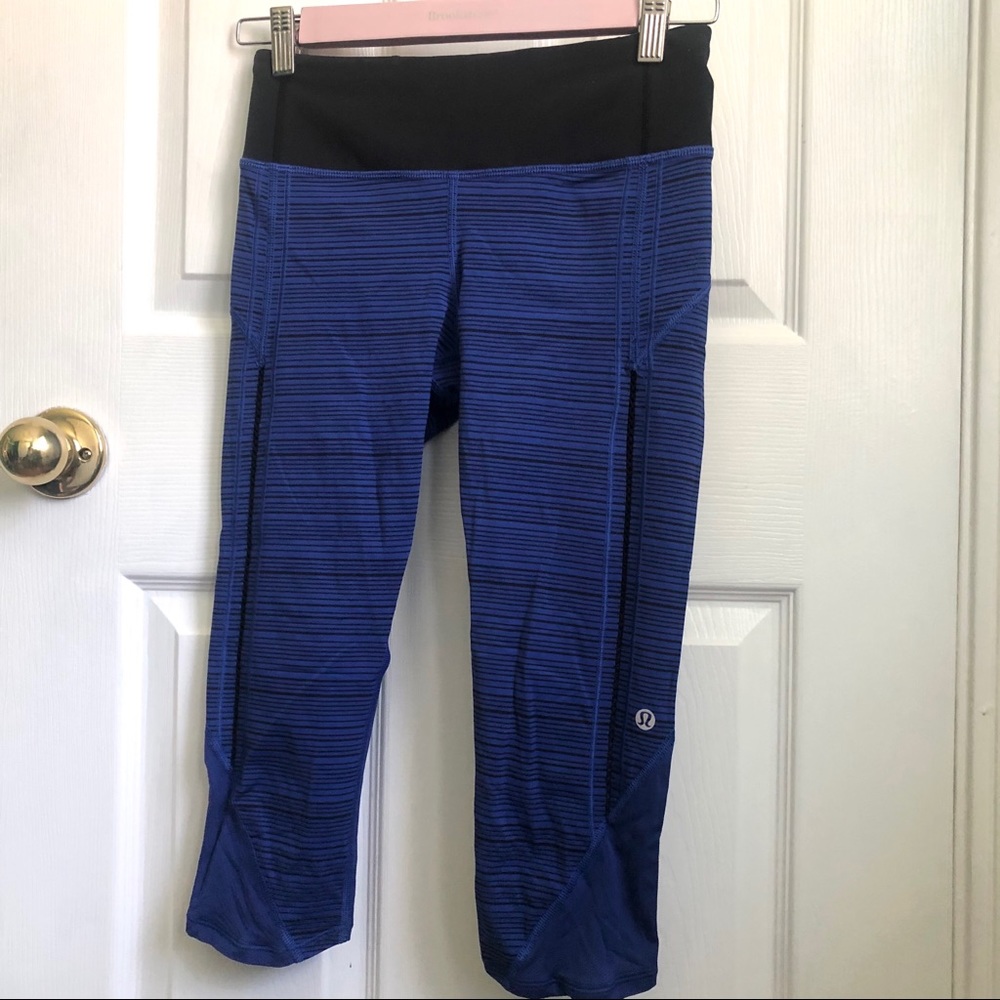 Lululemon blue/black pinstriped capri leggings size 4